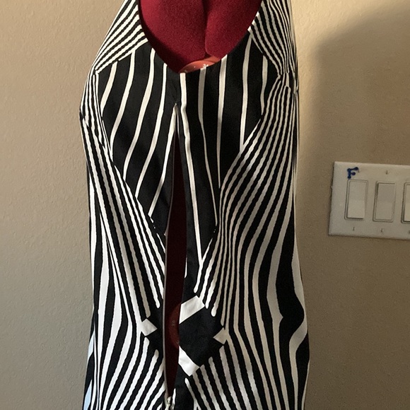 Joe Fresh Size 2 black & white sleeveless dress, side zip V neck 2 side pockets - Picture 5 of 12